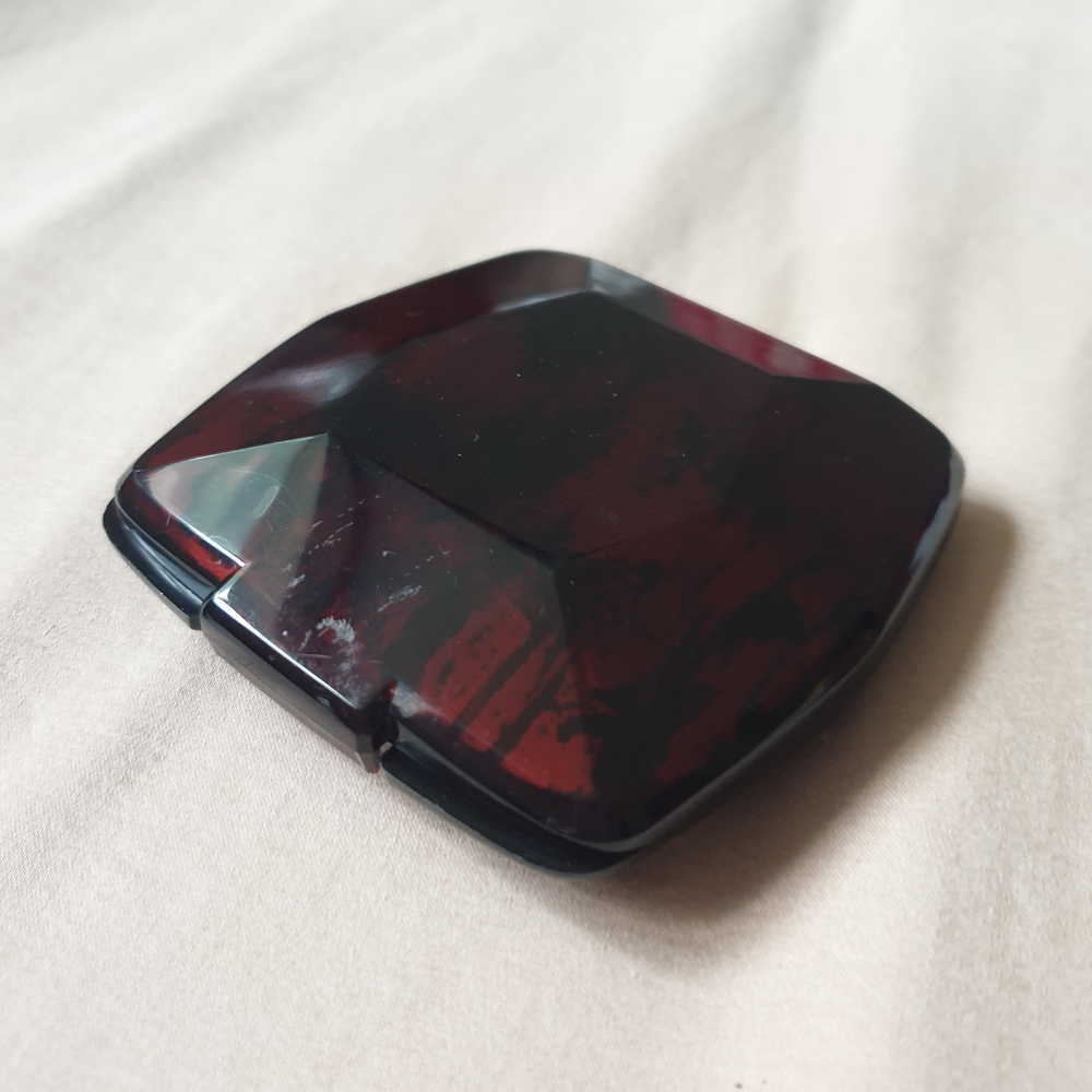 Vintage Elegant Black and Red Compact Case